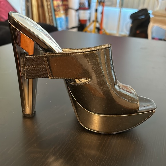 Jessica Simpson chrome platform sling back shoes. - Picture 5 of 8